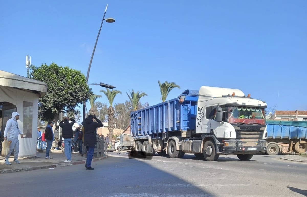 بنسليمان. مصرع مواطن تحت عجلات شاحنة وحمراوي ينتقد إهمال مدارة جحا