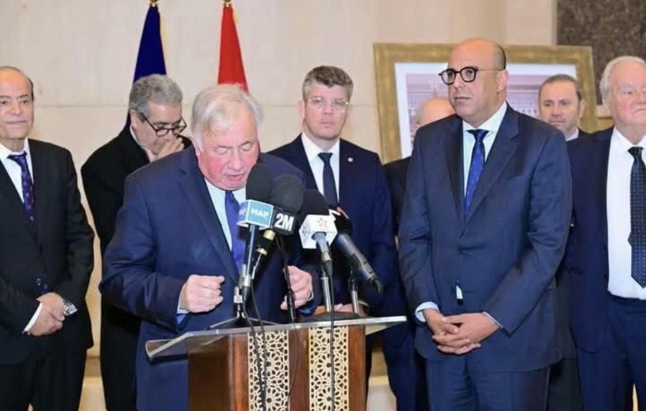 بعد الوزيرة ذاتي .. رئيس مجلس الشيوخ الفرنسي في زيارة للعيون بالصحراء المغربية ( صور)
