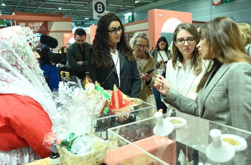 الوزيرة الفرنسية المكلفة بالمساواة بين النساء والرجال تزور الجناح المغربي بمعرض الفلاحة بباريس