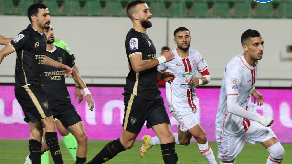 البطولة.. حسنية أكادير يتعادل مع المغرب التطواني