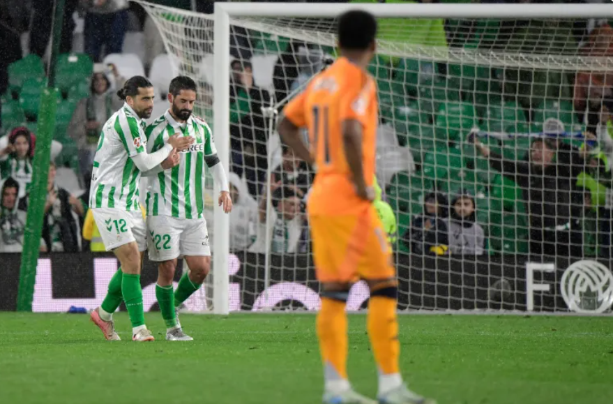 رغم تقدمه بهدف دياز.. الريال يسقط أمام ريال بيتيس
