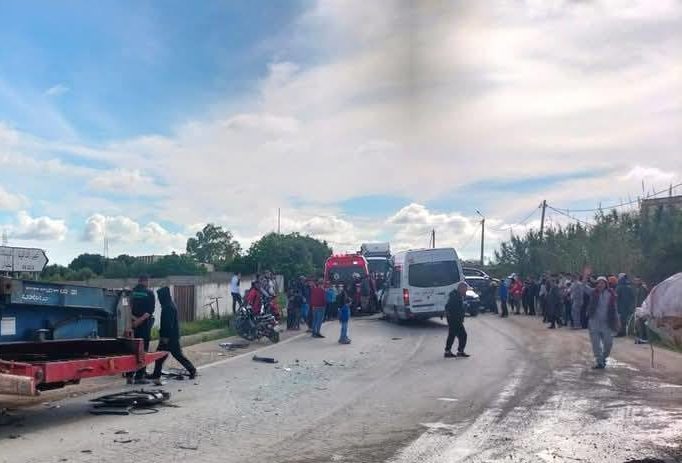 طنجة.. مصرع سائق حافلة لنقل العمال في حادث خطير (صور)