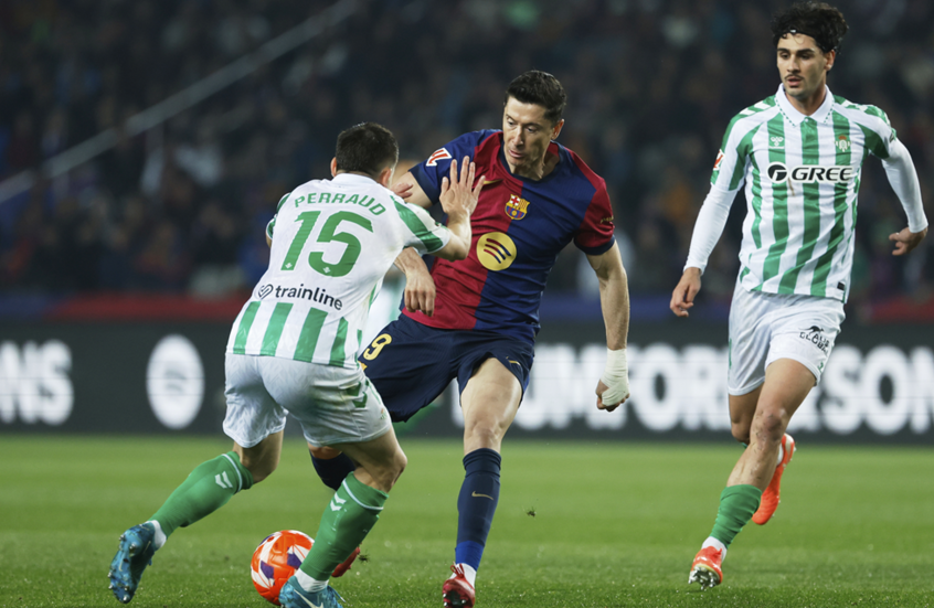 برشلونة يفشل في استغلال سقوط الريال ويتعثر بميدانه أمام بيتيس