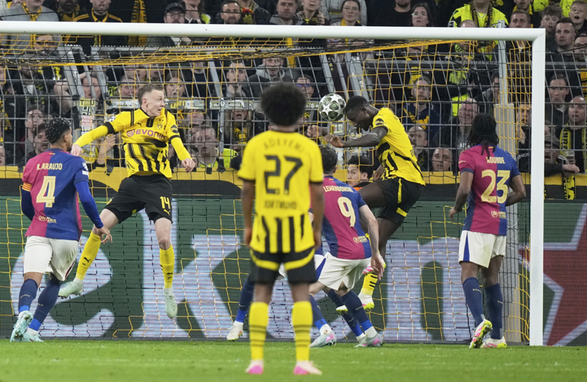 أبطال أوروبا.. برشلونة ينجو من الكارثة ويحجز بطاقة بالنصف النهائي