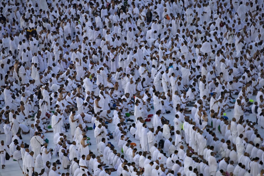 يهم المعتمرين المغاربة.. السعودية تفرض غرامات عند تجاوز المدة