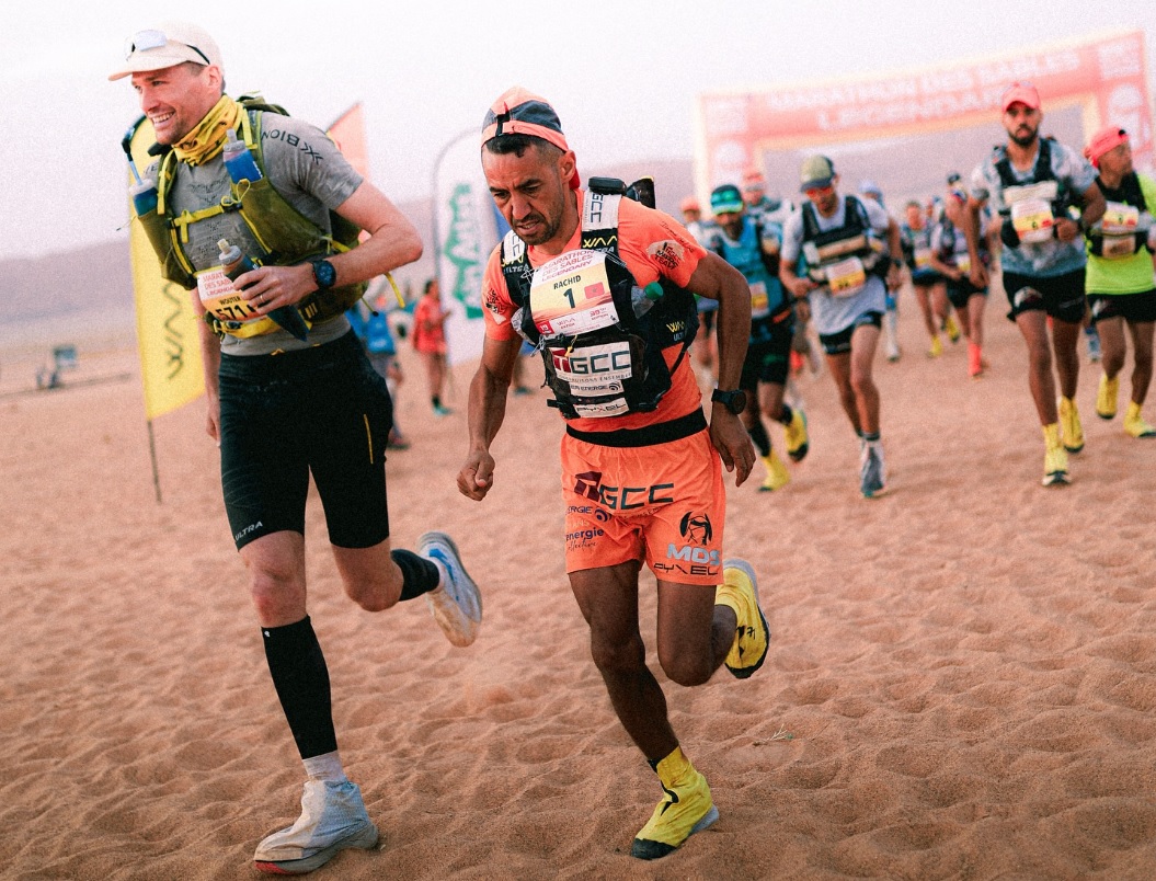 ماراطون الرمال.. المرحلة الأطول تقلب كل الحسابات