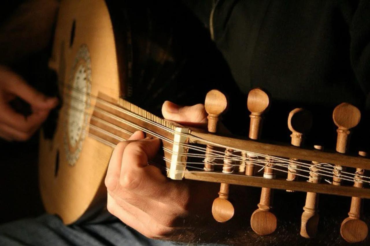 الموسيقى الشرقية. الأخطاء الشائعة في العزف الموسيقي (درس العود)