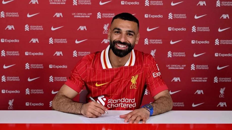 ليفربول يجدد عقد نجمه المصري محمد صلاح إلى غاية 2027