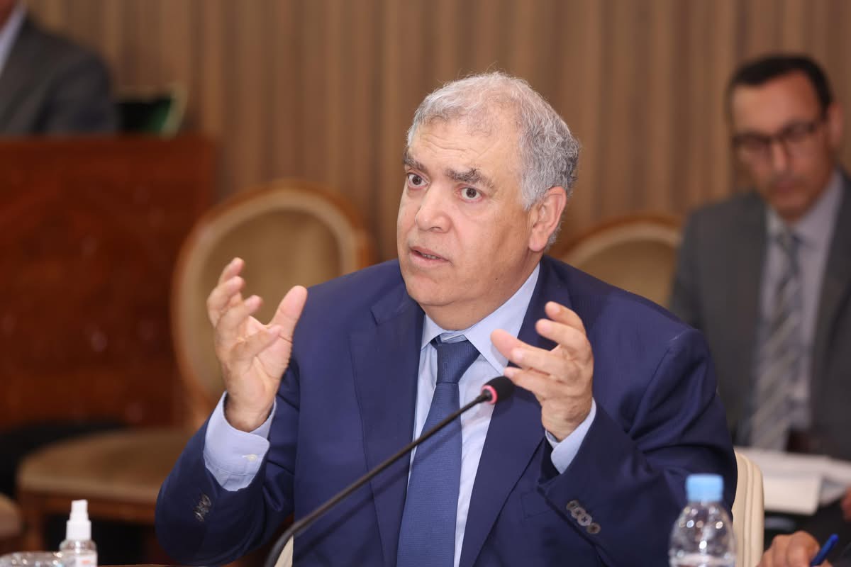 وزير الداخلية يجدد دفاعه عن رؤساء الجماعات ضد “الابتزاز”