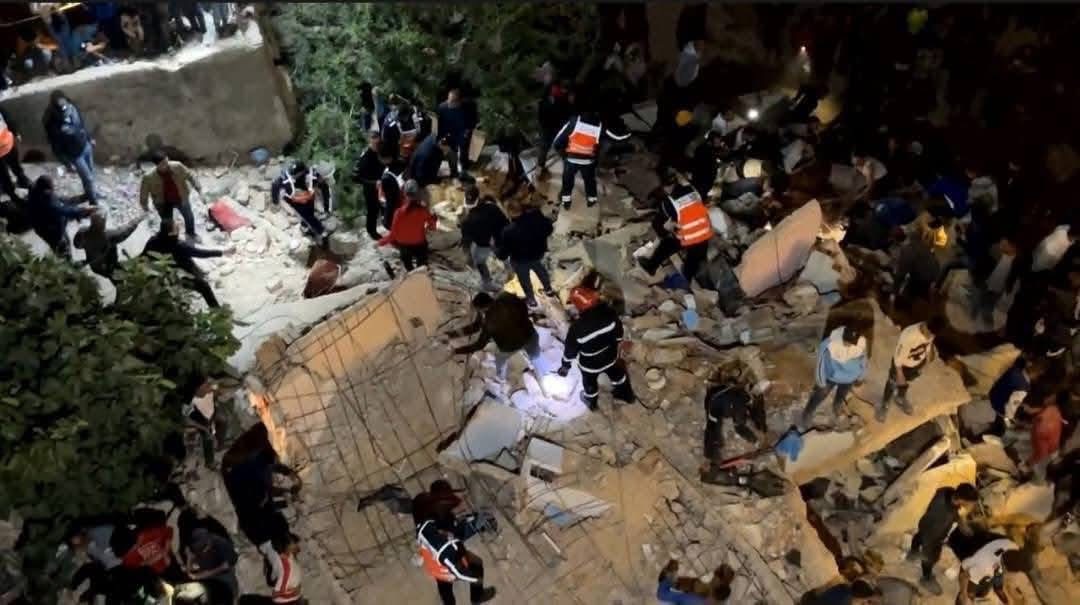 تطورات فاجعة انهيار عمارة سكنية في حي بندباب.. حصيلة ثقيلة تعلن عنها السلطات