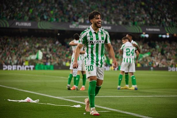 الزلزولي يقود ريال بيتيس للفوز على فيورنتينا