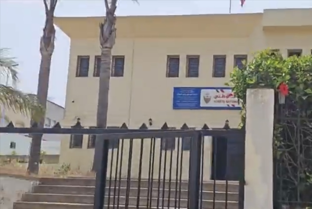 المحمدية. إفريقي يلحق خسائر مادية ببوابة دائرة الشرطة “رياض السلام”