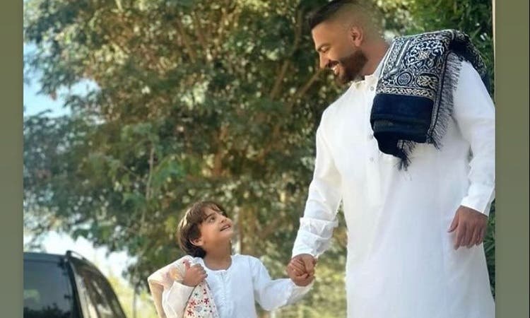 تزامن مرضه مع ابنه.. تامر حسني يخرج عن صمته برسالة مؤثرة