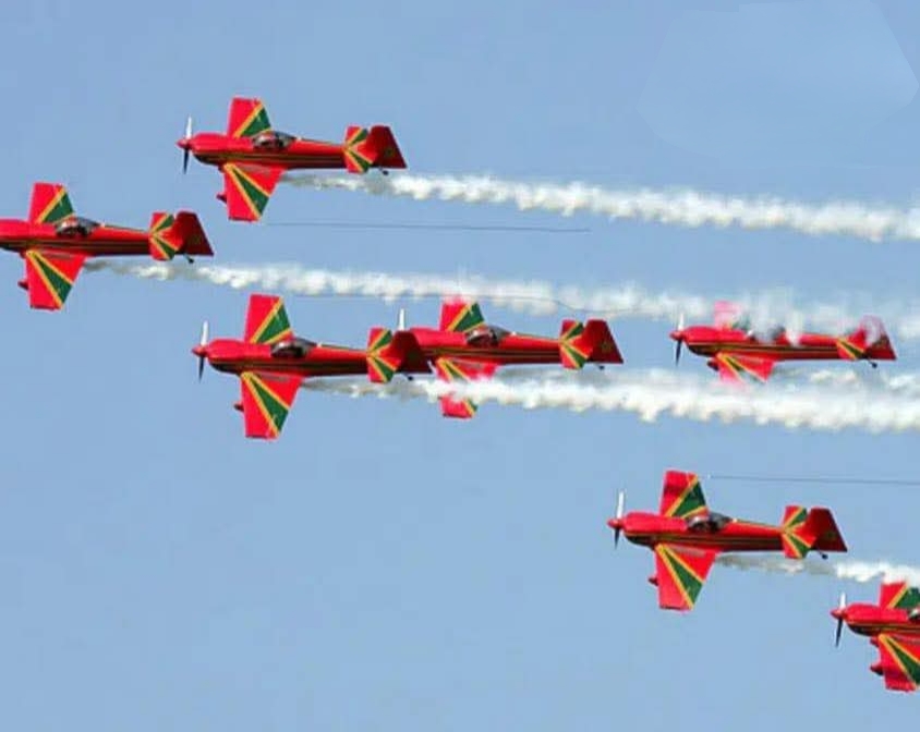 عيد العرش.. القوات المسلحة الملكية تنظم عروضا جوية وقفزات استعراضية بالمظلات