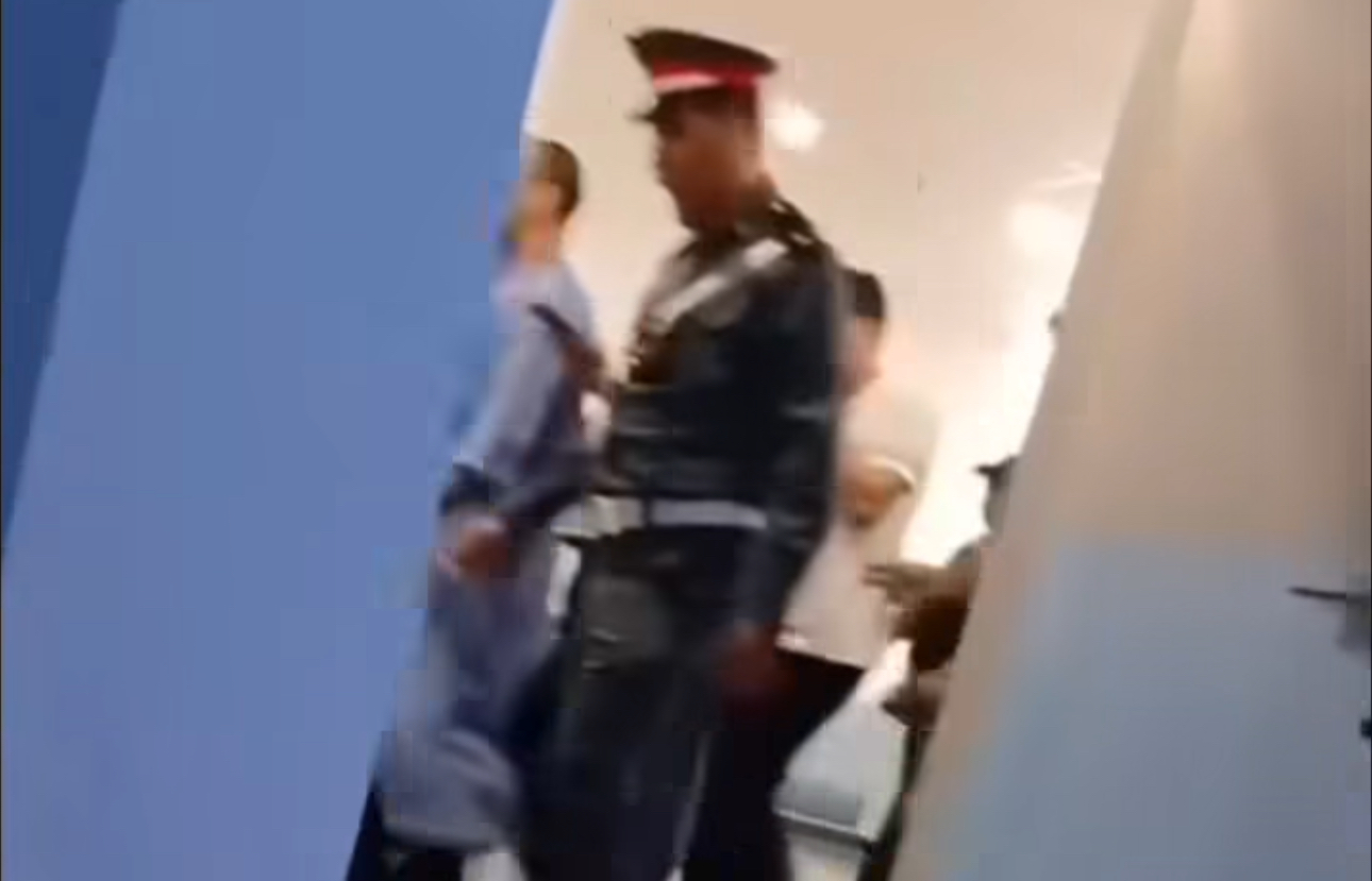 تحت حراسة الدرك. ناصر الزفزافي من طنجة إلى الحسيمة لزيارة والده المريض