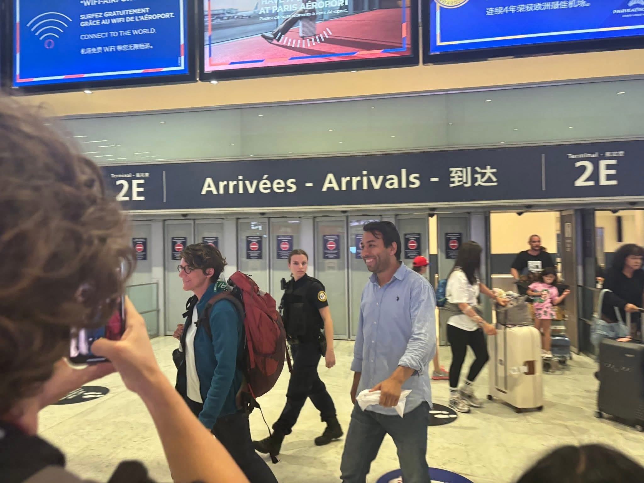 هذه رسالته. عودة البقالي من باريس إلى المغرب عبر رحلة تحمل رقم AF1896