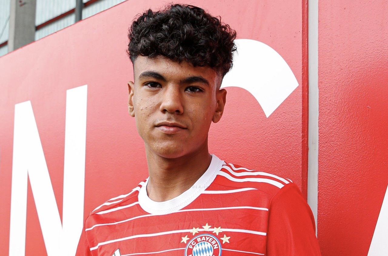 رسميًا.. آدم أزنو ينضم إلى نادي إيفرتون الإنجليزي