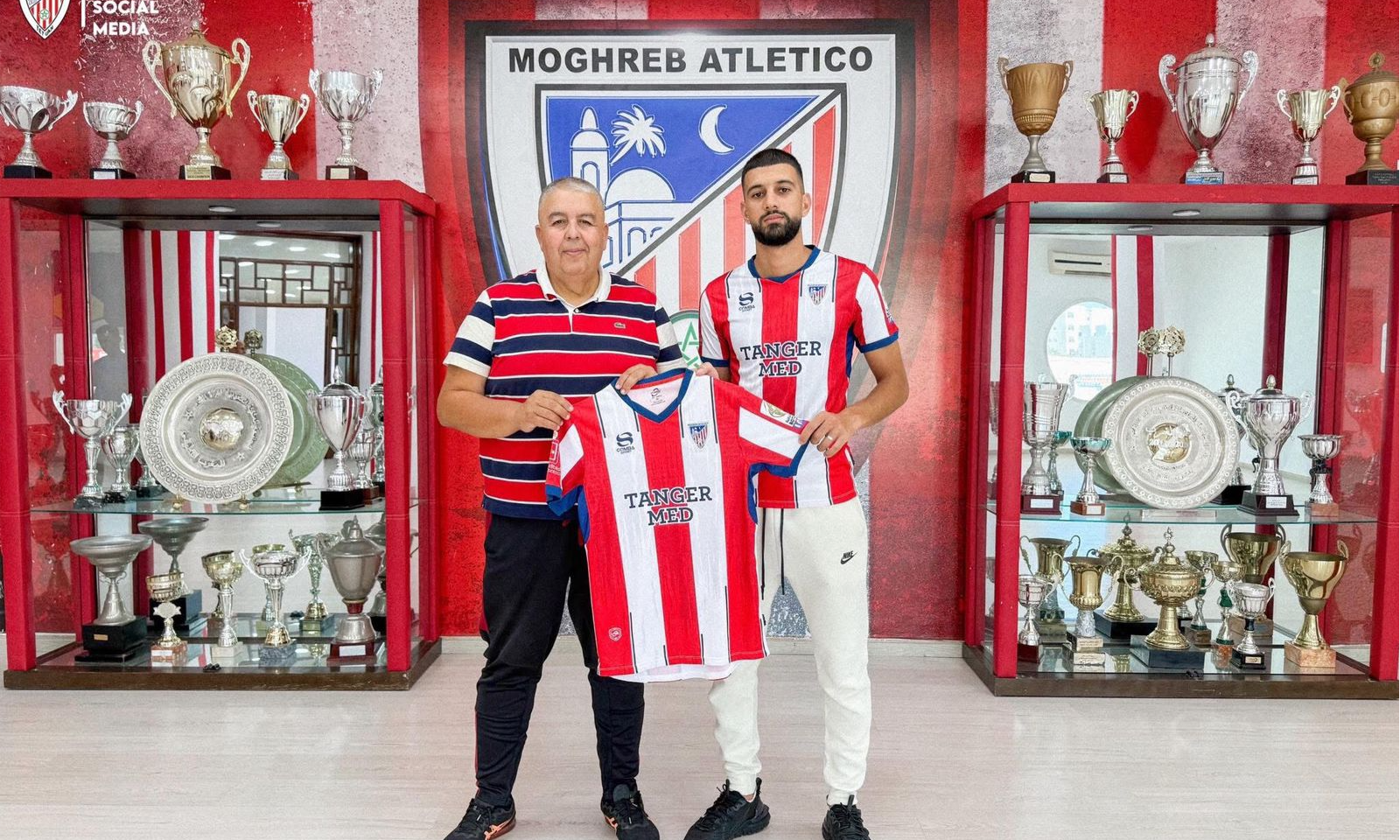 المغرب التطواني يجدد عقدي لاعبين ويسترجع مدافعه السابق