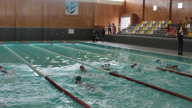 العيون تفتح مسابحها مجانًا للمواطنين طيلة الصيف