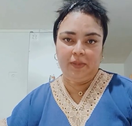 “بنت البلاد” تحت نيران الانتقادات بعد إعلان وفاة والدها عبر “إنستغرام”