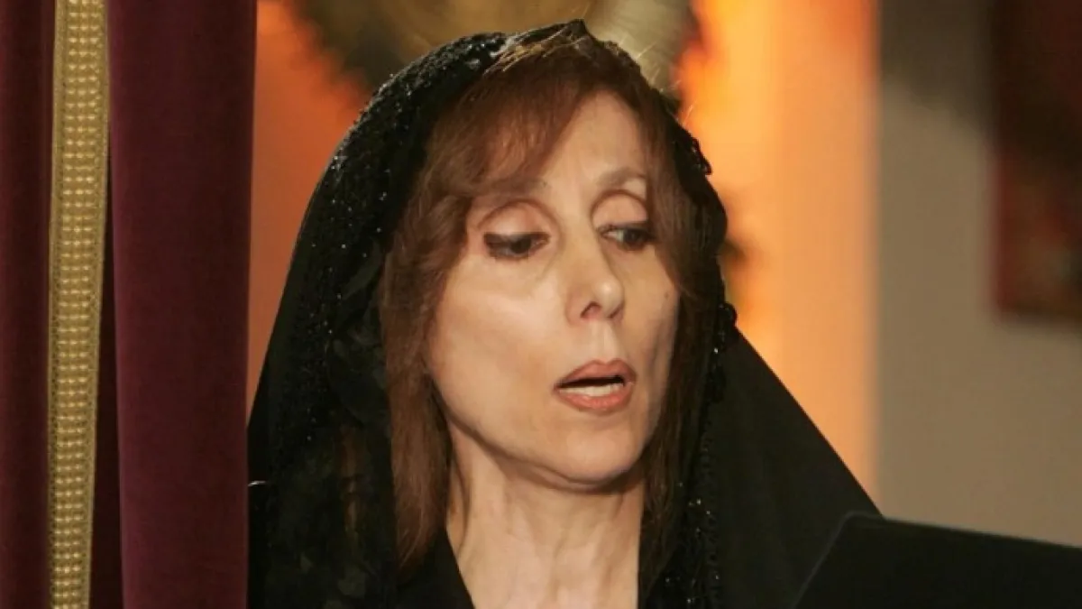 في ظهور نادر ومؤثر.. فيروز تودّع ابنها زياد الرحباني وسط حزن عميق (صور)