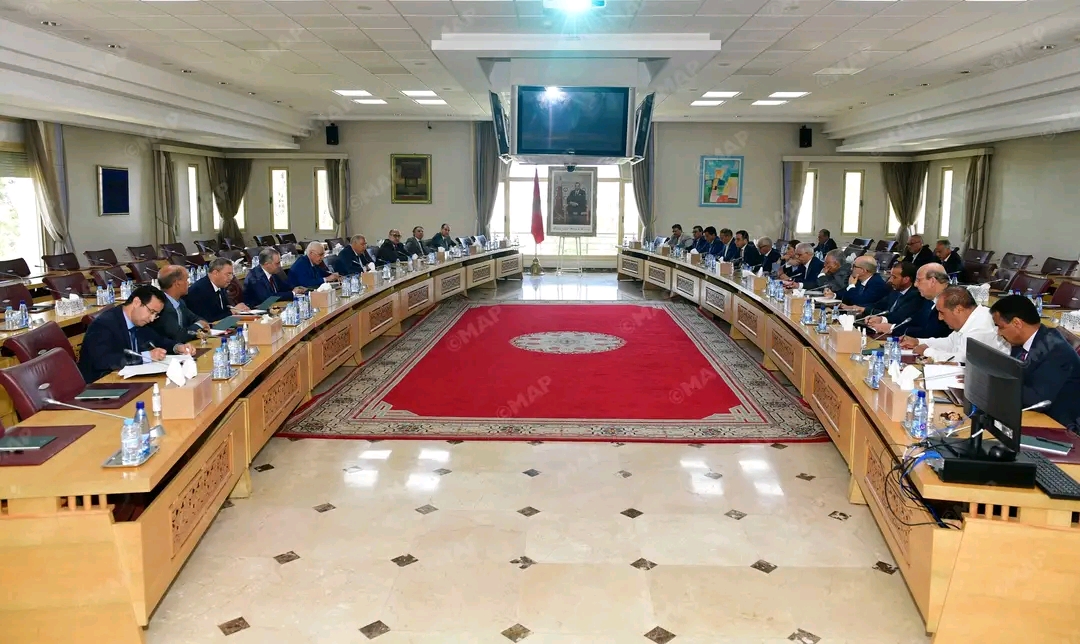 وزير الداخلية يعقد اجتماعين مع قادة الأحزاب السياسية في شأن التحضير للانتخابات التشريعية المقبلة