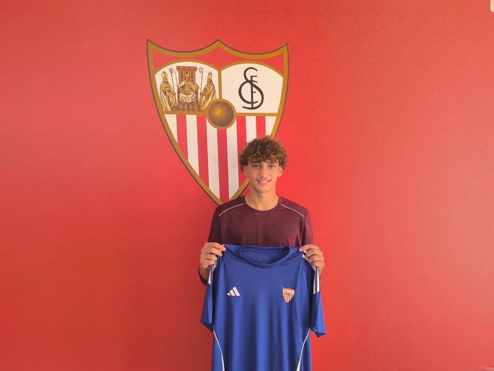 رسميا.. نادي إشبيلية الإسباني يقدم “بونو إشبيلية الجديد”