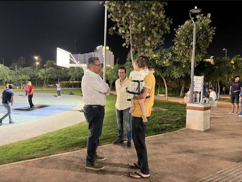 أخنوش في جولة ليلية وسط ساكنة أكادير