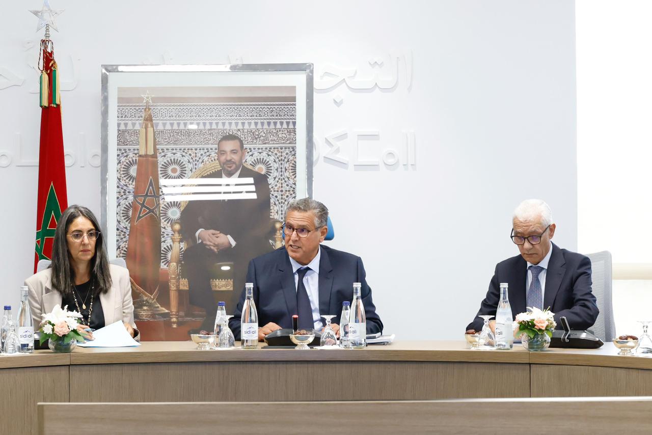 حزب أخنوش يهنئ الملك ويستنكر حملة استهداف رموز المملكة ومؤسسات الوطن