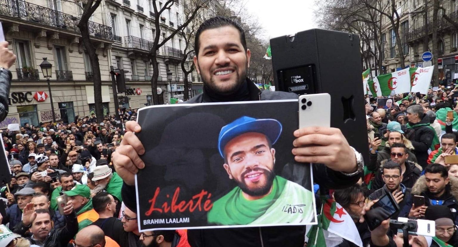 القضاء الفرنسي يلاحق دبلوماسي جزائري بتهمة «الإر.هاب» في قضية أمير