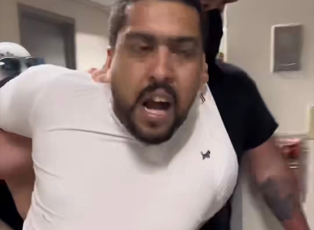 هل تستقبله الجزائر؟.  الشرطة الأمريكية ترحل إنفصاليا من البوليساريو خارج البلاد