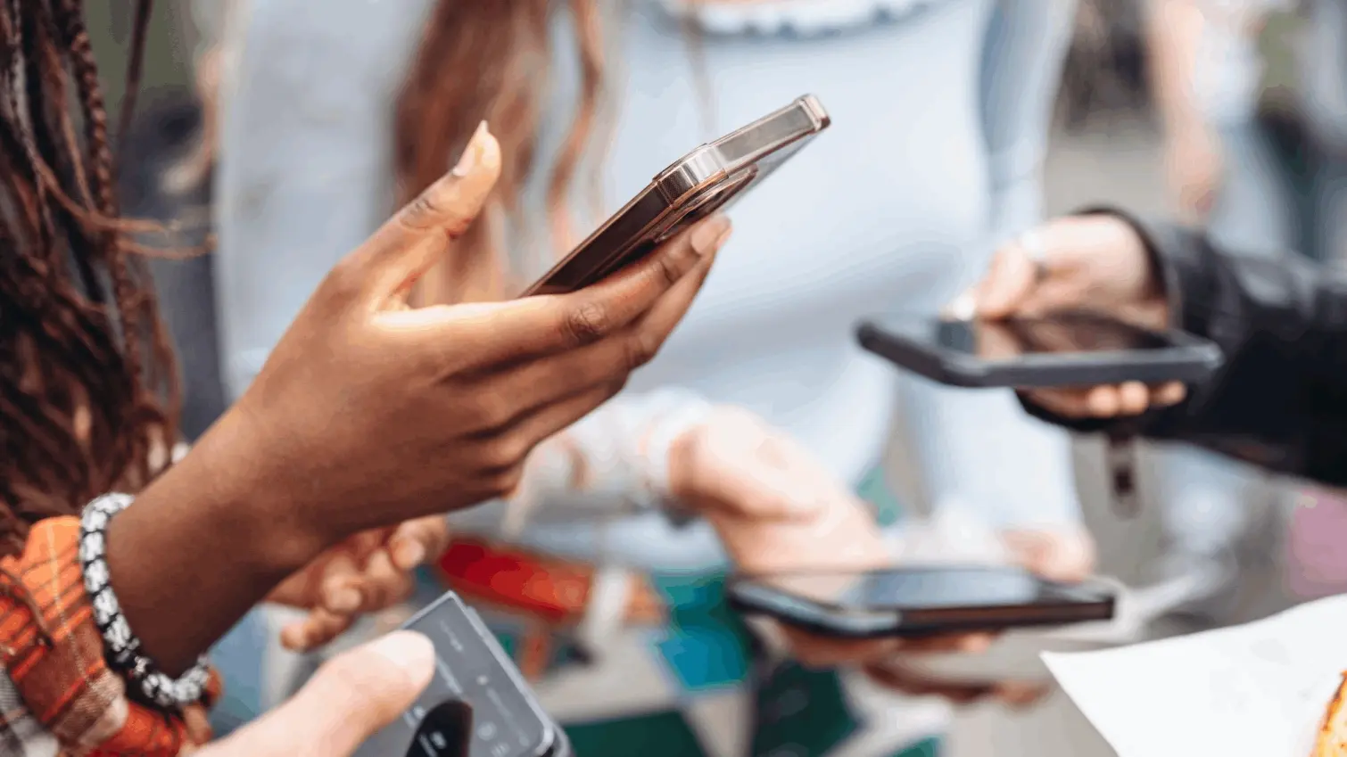 نمو قياسي في مشتركي الهاتف والإنترنت بالمغرب خلال النصف الأول من 2025