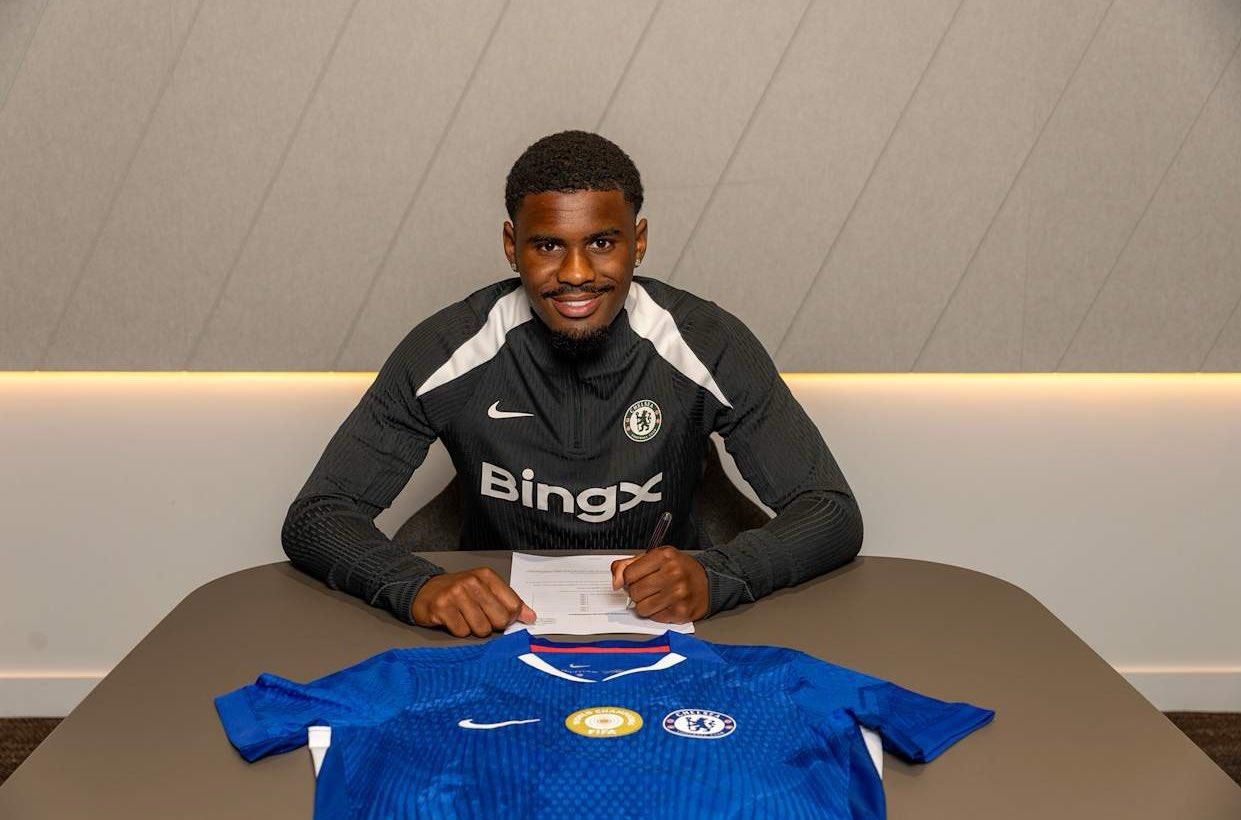 تشيلسي يتعاقد مع الظهير الأيسر الهولندي هاتو