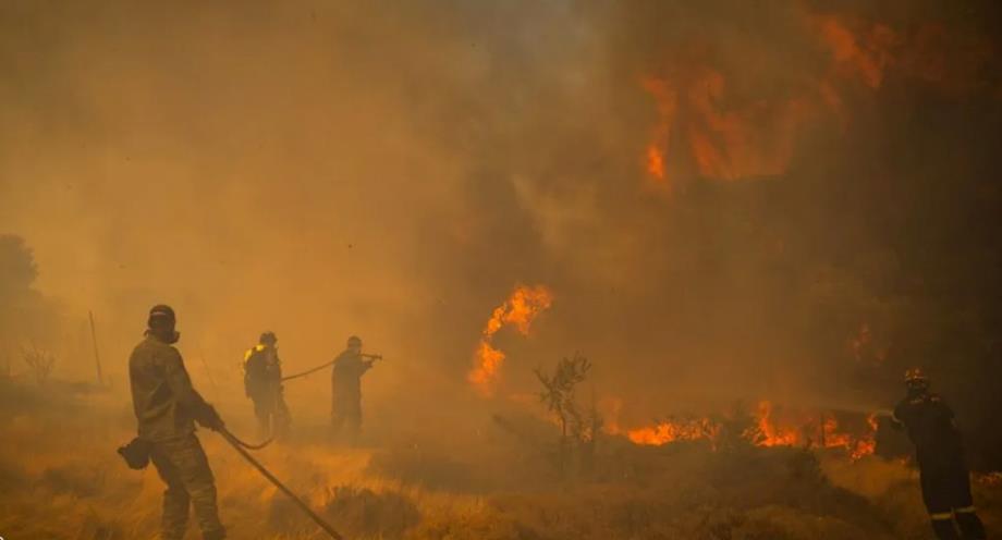 اليونان تواجه أكثر من 20 حريقا تؤججها رياح عاتية