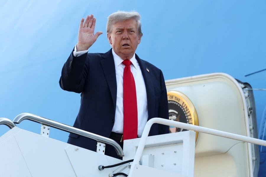 دونالد ترامب يتوجه إلى ألاسكا للقاء بوتين