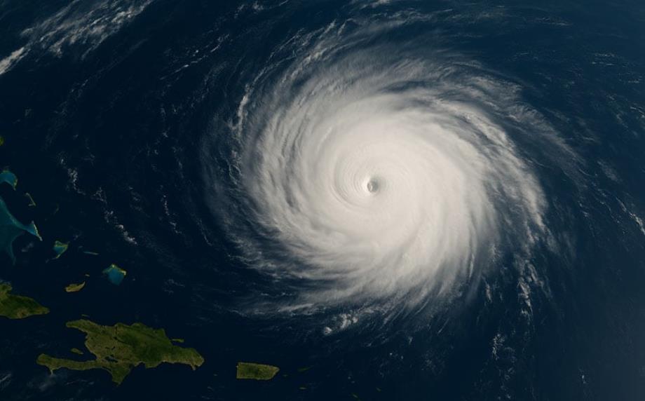 إعصار “إيرين” يتسبب في انقطاع التيار الكهربائي عن آلاف الأسر في بورتوريكو وجزر العذراء