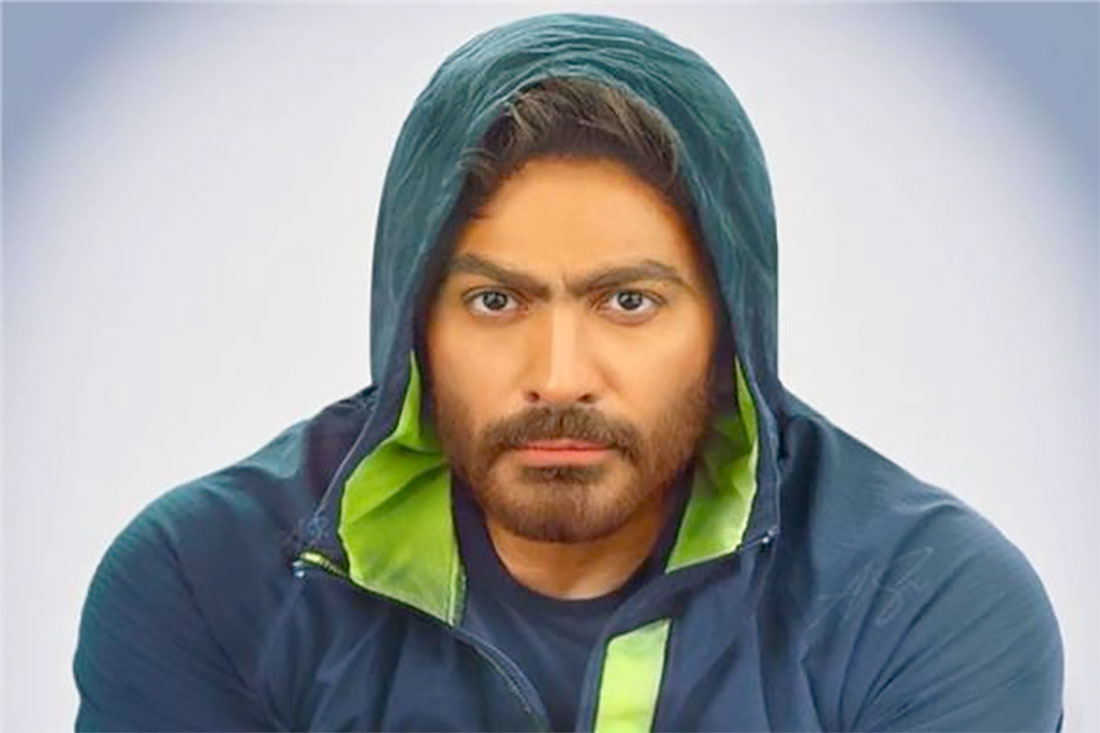 موقف محرج يربك حسابات تامر حسني فوق المسرح (صور)