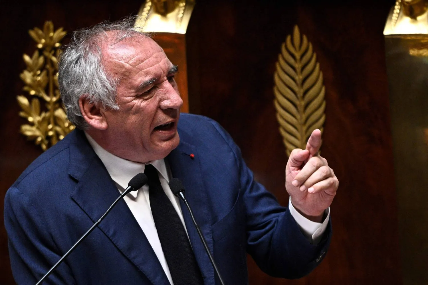 استقالة حكومة بايرو بعد فشلها في نيل ثقة النواب الفرنسيين