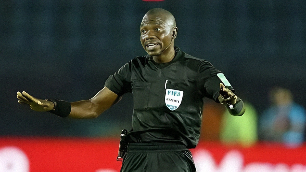 الحكم المثير للجدل يعود للمغرب.. ندالا يقود مباراة أسود الأطلس أمام النيجر