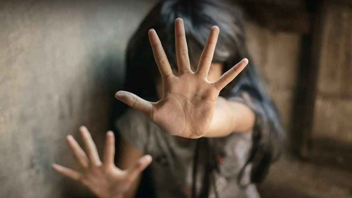 تفاصيل مرعبة.. فيديو يوثق تعذيب أم لطفلتها وحرقها في الدار البيضاء