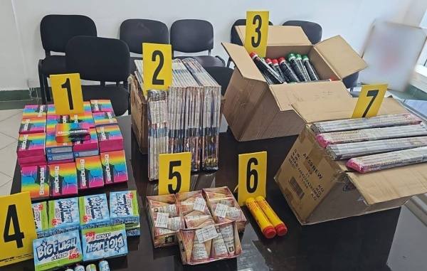 شرطة الناظور تحبط تهريب أكثر من ألف وحدة من المفرقعات والشهب النارية