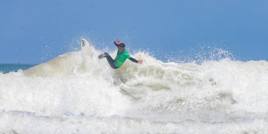 البطولة العالمية لركوب الأمواج.. “تغازوت باي” يحتضن المرحلة النهائية للسلسلة الإقصائية للناشئين