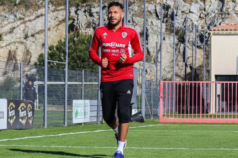 أجاكسيو الفرنسي يتهم الدولي الجزائري بلايلي بالتزوير للحصول على مبلغ ضخم