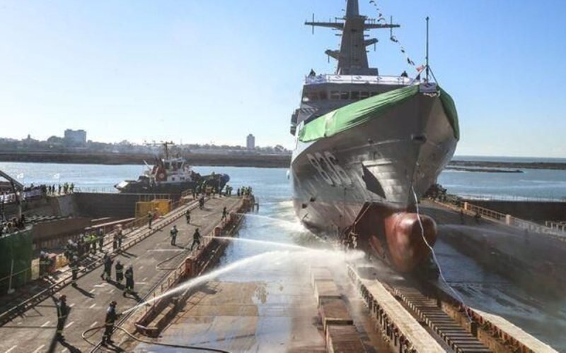 “أفانتي 1800”.. الزورق العملاق للبحرية الملكية المغربية يوشك على الإنطلاق