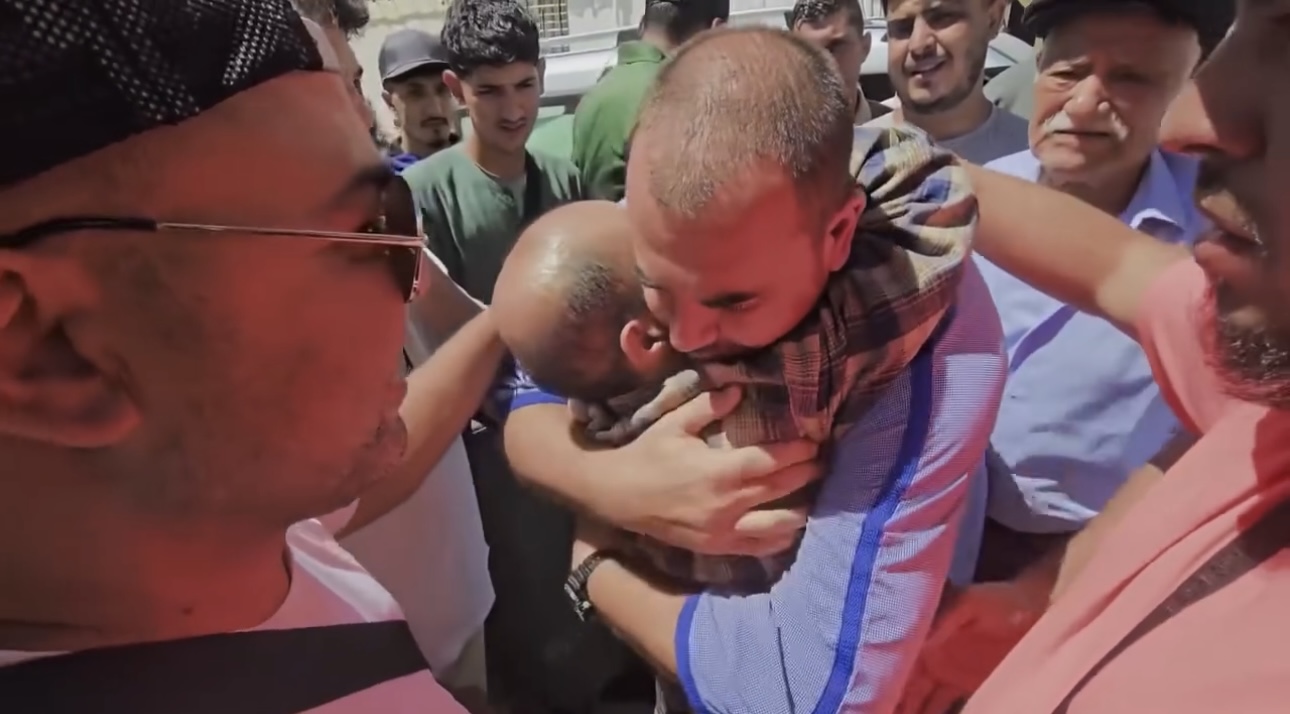 الزفزافي يحضر جنازة والده عزي وسياسي سابق نافذ غير مرغوب في مشاركته