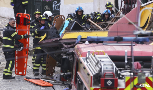 صدمة في البرتغال.. إنحراف قطار سياحي عن مساره يوقع 15 قتيلاً و18 جريحاً