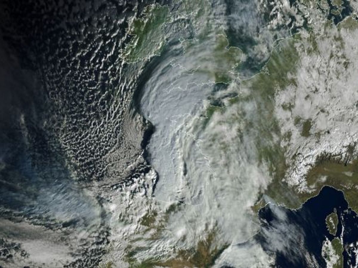 هل يشكل إعصار “غابرييل” خطرًا على سواحل المغرب؟