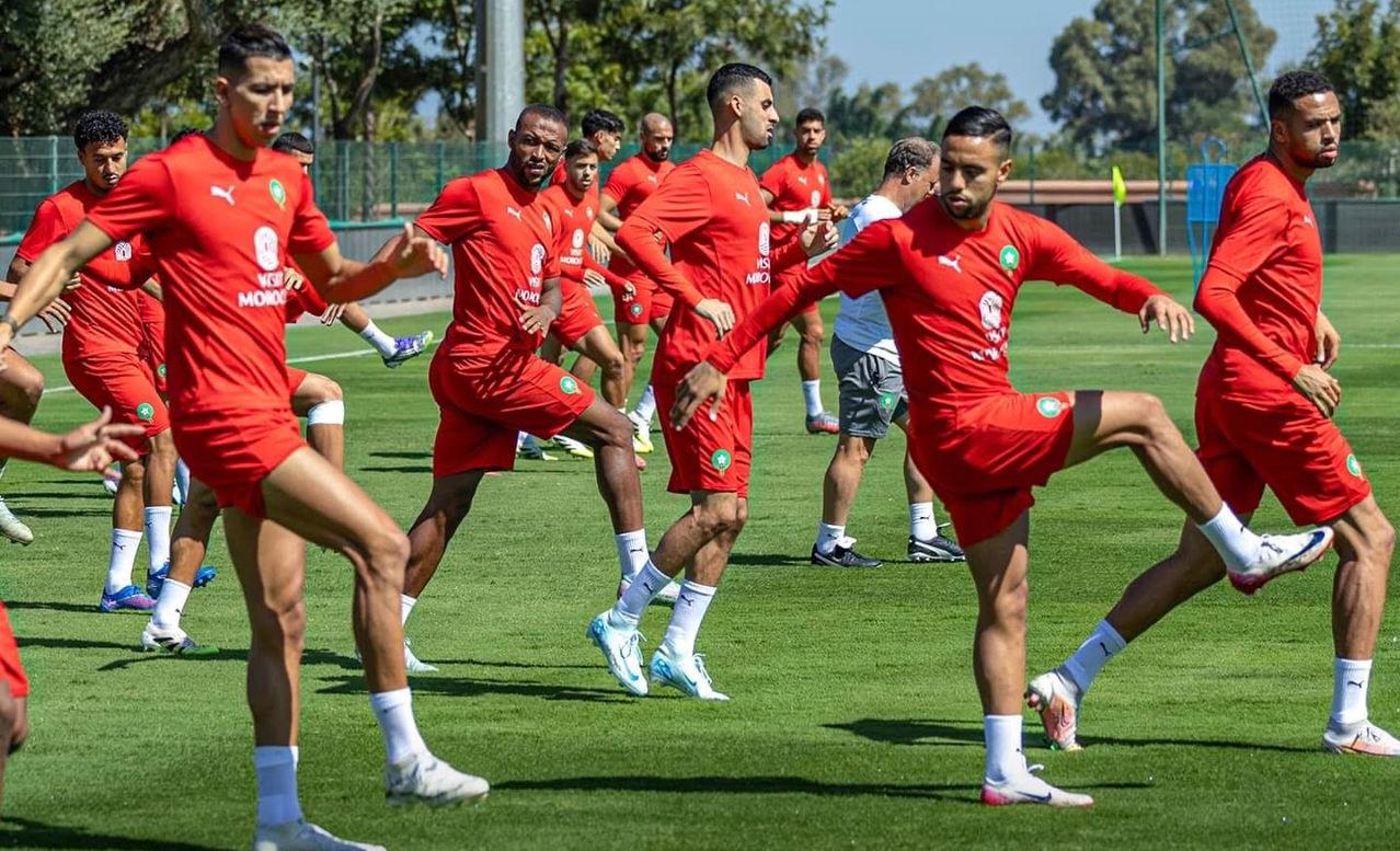 “أسود الأطلس” يواصلون استعداداتهم والركراكي يفتح حصة تدريبية أمام الصحافة