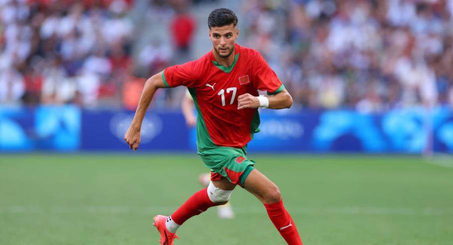 صدمة في صفوف أوكسير الفرنسي. العزوزي يغيب شهراً بسبب الإصابة