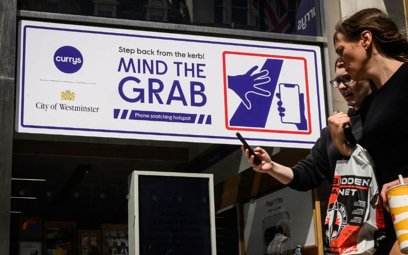سرقات عابرة للحدود.. هواتف سرقت من قلب بريطانيا تظهر في المغرب